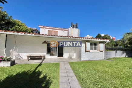 Casa de 3 dormitorios con piscina en alquiler de temporada Punta del Este