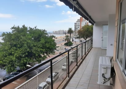 Venta De Exceptional Apartamento En Pocitos Sobre La Rambla Vista Al Mar 4 Dormitorios 4 Baños Garaje