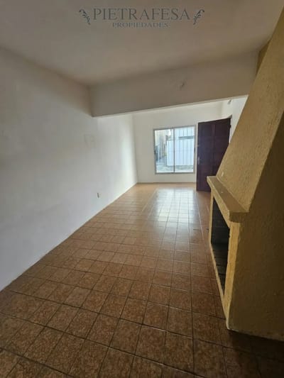 Casa en alquiler, 2 dormitorio, 1 baño, patio. Lagomar.