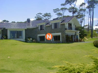 Casa en Venta y Alquiler, Pinares, Punta del Este, 5 Dormitorios.