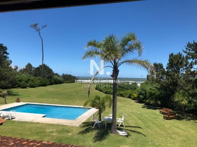 En Solanas hermosa casa  primera linea al mar en venta