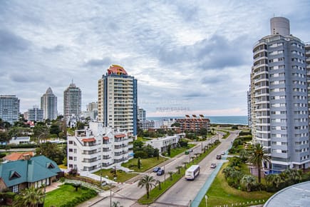 Apartamento en venta de 3 dormitorios en Forest Tower II, Punta del Este.