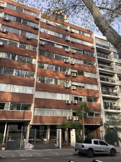 Excelente Apto en lo mejor de Pocitos Prox Rambla con Renta !!