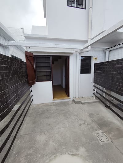 Apto dúplex de 2 dormitorios en calle María Manrupe