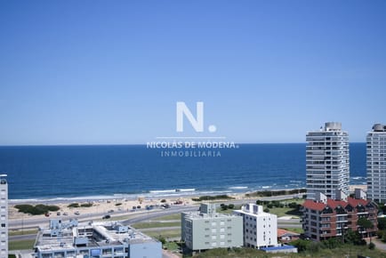 Monoambiente en  Edificio Chronos  a metros del mar , Punta del este