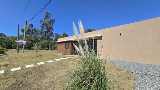 A Estrenar - Casa Venta de 3 Dormitorios 2 Baños, Piscina en Punta Colorada - PIRAPYTA