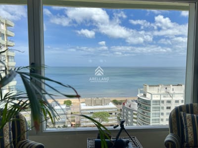 Venta apartamento en Playa Mansa, 3 dormitorios, 2 baños, vistas al mar