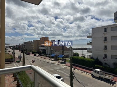Apartamento en Peninsula, Punta del Este, 2 dormitorios, 2 baños, piscina, parrillero