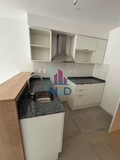 ALQUILER APARTAMENTO AL CONTRAFRENTE  DE UN DORMITORIO CON BALCÓN EN CENTRO