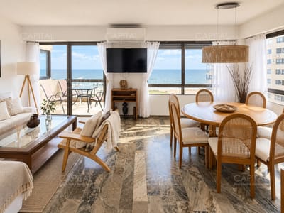 Apartamento de tres dormitorios en alquiler de temporada con vista al mar, Punta del Este.