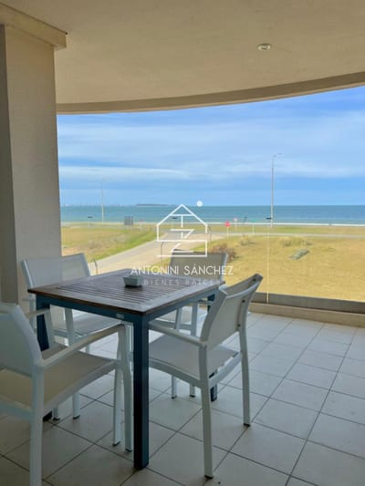 Venta apartamento dos dormitorios Punta del este Playa Mansa Vista al Mar