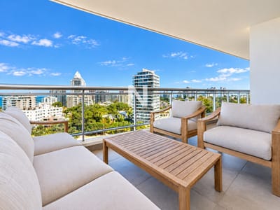 Apartamento de 2 dormitorios en Punta del Este en venga, con vista al mar