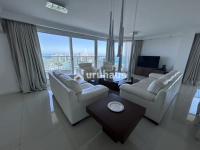 Apartamento de 3 dormitorios en venta en casino tower