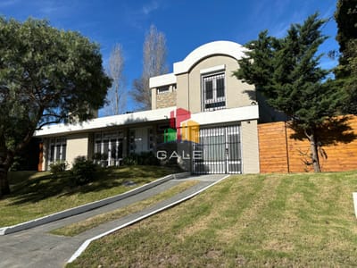 EXCEPCIONAL CASA EN VENTA DE 4 DORMITORIOS