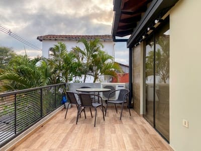 VENDO CASA MODERNA Y MINIMALISTA EN SAJONIA