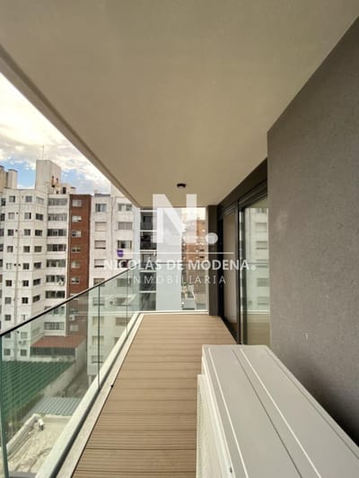 Apartamento de 2 Dormitorios con cochera Punta Carretas en Venta.