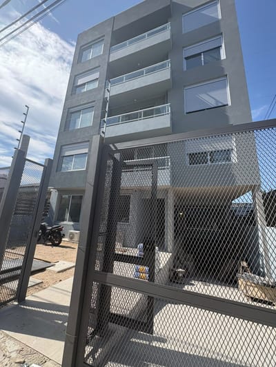 ALQUILER EXCLUSIVO MONOAMBIENTE A ESTRENAR EN BUCEO: DISEÑO MODERNO Y UBICACIÓN PRIVILEGIADA. Unidad 103