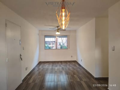 Apartamento en alquiler, 3 dormitorios, 1 baño, terraza. Puerto Buceo.