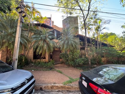 Casa De Lujo En El Barrio Bernardino Caballero