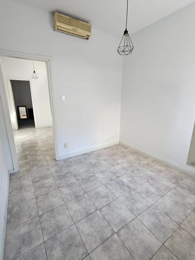 Apartamento 1 Dormitorio En Planta Baja Con Baño Y Cocina Al Frente