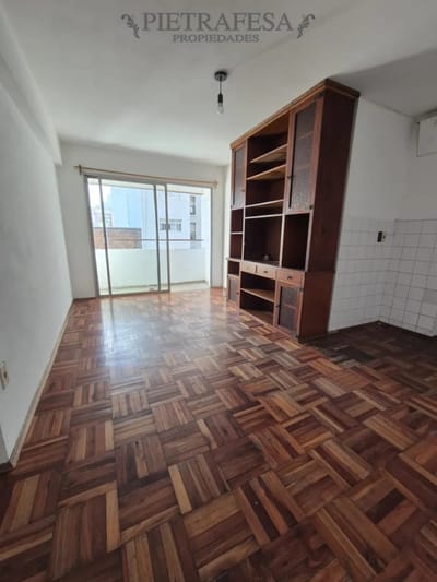 Apartamento en alquiler, 1 dormitorio, 1 baño, balcón. Aguada.