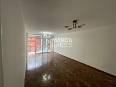 Alquiler Apartamento 3 Dormitorios mas servicio, 3 Baños con Garage. Pocitos, Montevideo