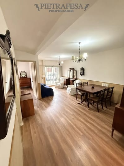 Apartamento en alquiler, 2 dormitorios, 2 baños, patio. Equipado. Pocitos.
