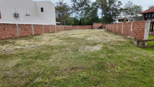 Vendo terreno nivelado y amurallado en San Bernardino Country Club