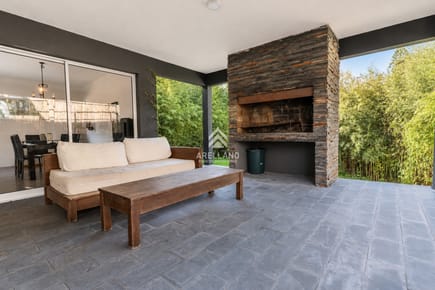 Casa en venta a una cuadra del mar en Punta Piedras