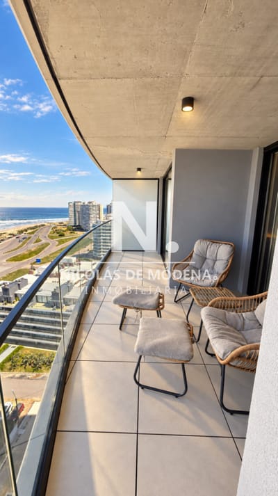 En venta apartamento de 2 dormitorios en Playa Brava, Punta del Este