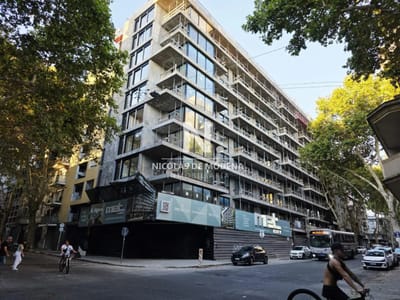 Venta Apartamento de 2 Dormitorios en Construcción. Barrio Sur. Montevideo