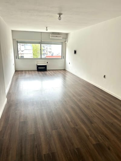 Carlos Quijano Y Soriano, Pasos De 18 De Julio ; Amplio Monoambiente De 40 M2 Con Cocina Definida, Bajos Gastos Comunes.!!!!!!!!!!!!!!