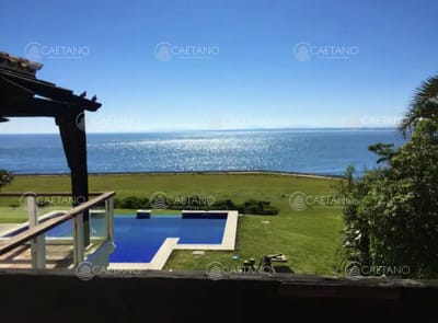 Alquiler temporada gran casa en Punta Ballena en primera linea. 5 dormitorios