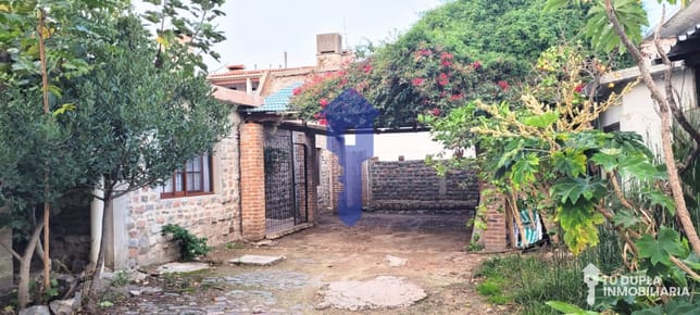 Alquiler casa un dormitorio patio y cochera en Capurro