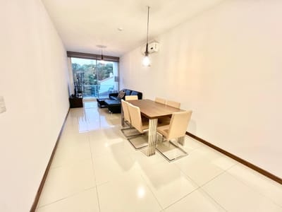 En Venta Departamento Amoblado de 2 Habitaciones - Zona Paseo La Galería V180