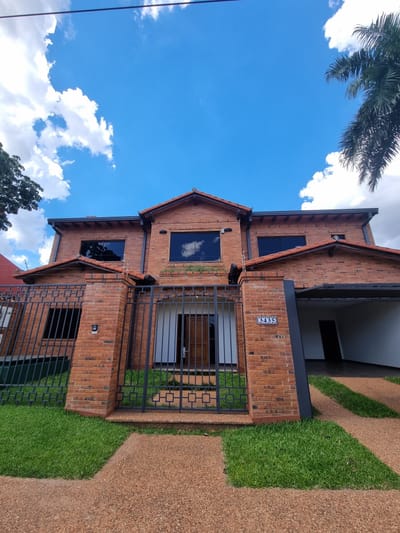 En Venta Residencia con 4 suites en B. San Jorge