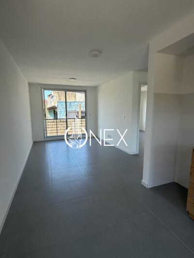 Venta apartamento 2 dormitorios con cochera fija y balcón .