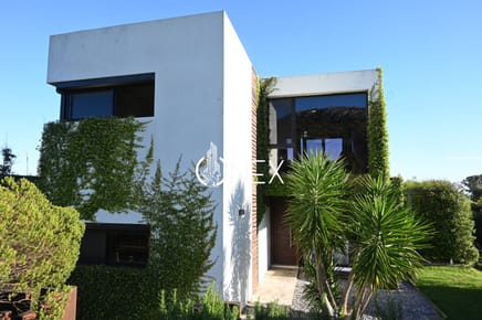 SE VENDE EXCELENTE PROPIEDAD EN PLAYA HERMOSA, PIRIAPOLIS, DE TRES DORMITORIOS
