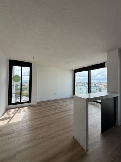 Apartamento A Estrenar En Alquiler 2 Dormitorios + Gg - Completamente Equipado En Tres Cruces