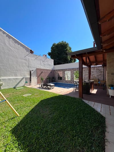 VENDO O ALQUILO CASA DE 4 DORMITORIOS EN SUITE Zona General Santos y Felix Bogado
