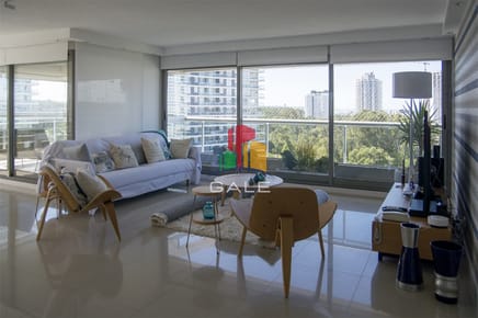 Vende gran apartamento en Brava - Punta del Este de 3 Dormitorios