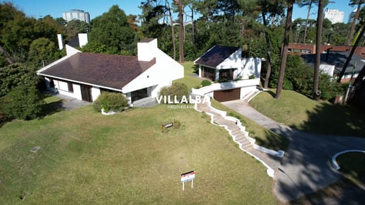 Casa en venta en Lugano, Punta del este, 3 dormitorios y dependencia