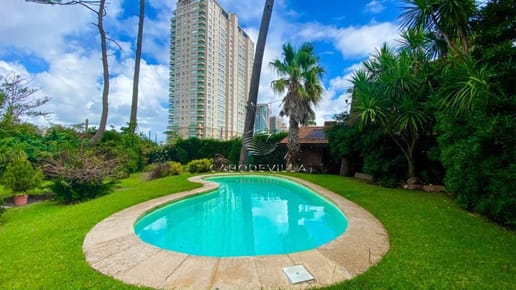 En venta y alquiler casa de 4 dormitorios, Playa Mansa