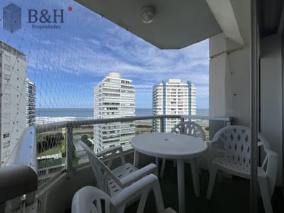 con piscina,garage y serv de mucama,vista total al mar