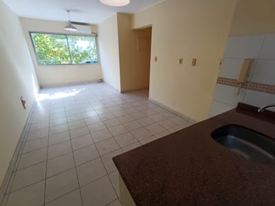 EN PLENO CENTRO, PRÓXIMO A PLAZA CAGANCHA, ORT Y Av. DEL LIBERTADOR