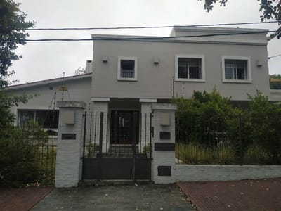 Casa 2 Dormitorios Con Parrillero Y 2 Cocheras