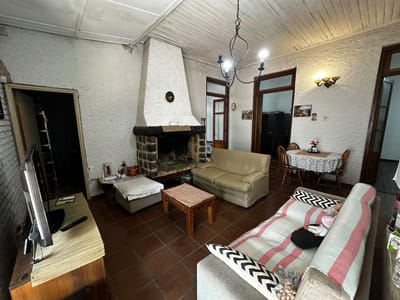 Casa en venta en Canelones con 5 dormitorios y garage a 1 cuadra de Comeca