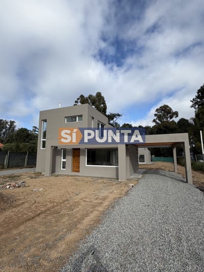 Alquiler anual , a estrenar 3 dormitorios , 2 baños