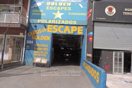 VENTA LOCAL Y DOS APATOS MODESTOS AL FONDO PROPIEDAD HORIZONTAL