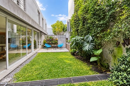 LA GACETA CASI MUÑOZ. CASA NUEVA 2014. 4 DORM + 3 BAÑOS. 2 AUTOS. PATIO CON PARRILLERO. ESTUFA LEÑA.